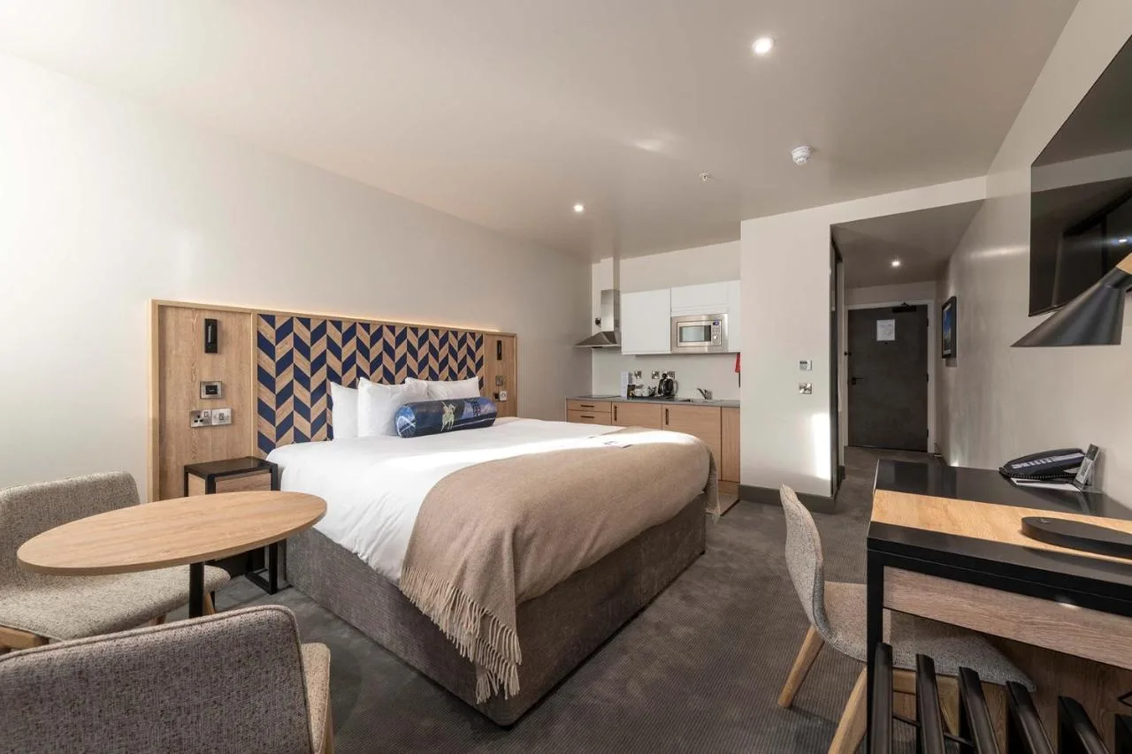 Studio, 1 Super King Bed, Kitchenette